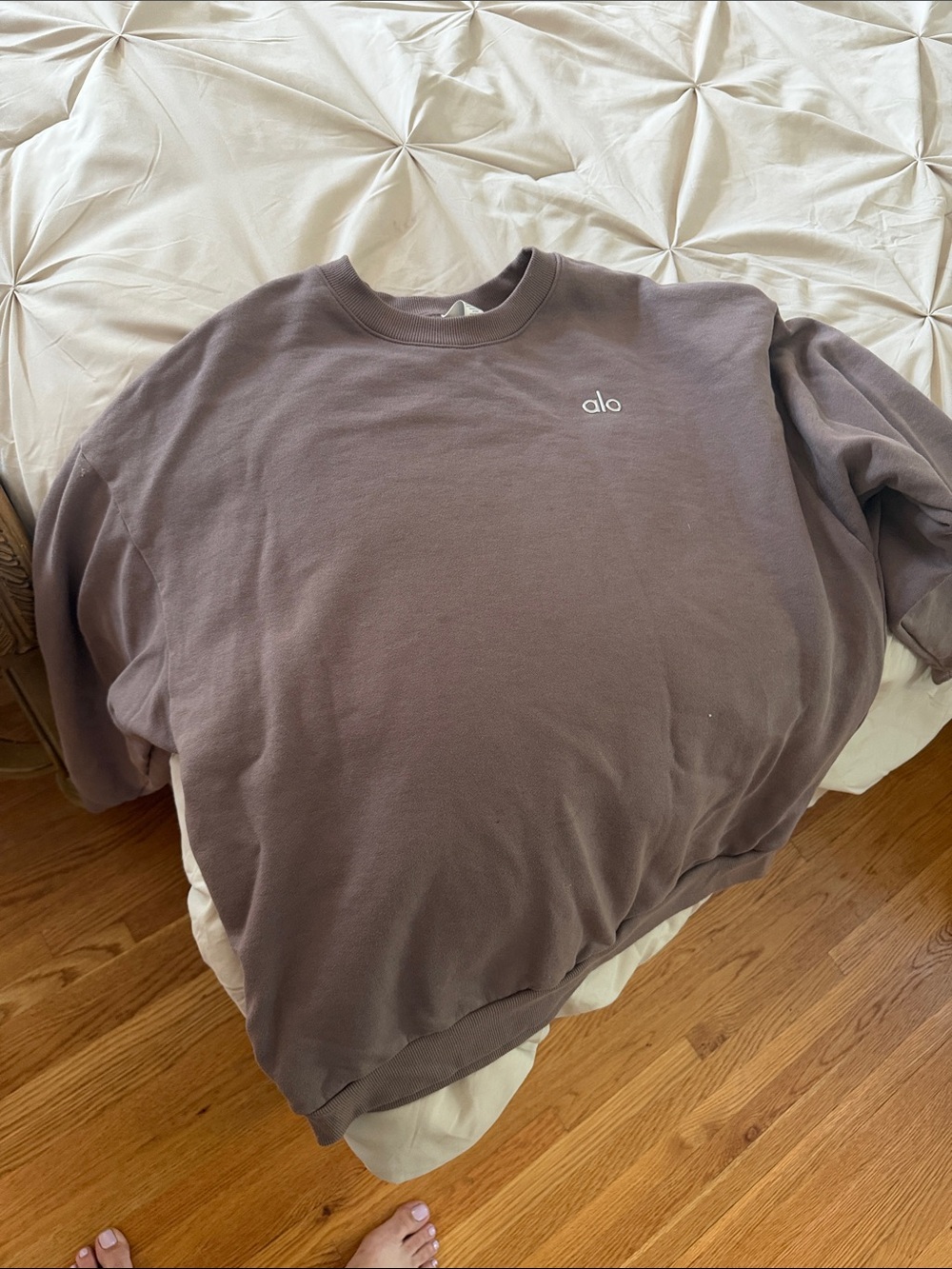 Alo  women Crewneck Sweatshirt in Charcoal Brown